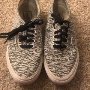 Black/white vans